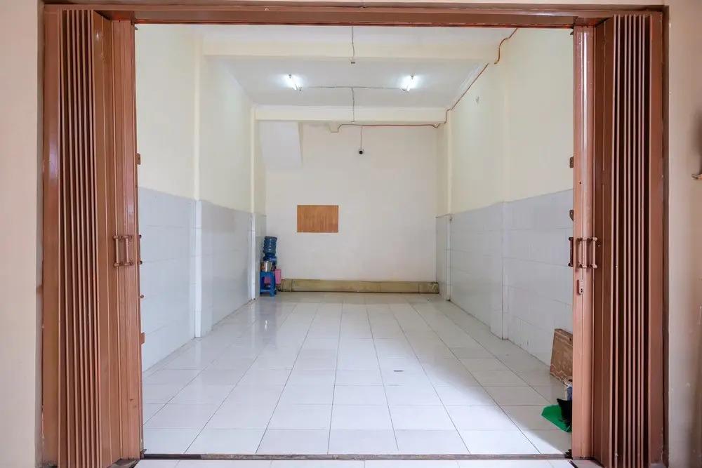 RedDoorz Syariah near Stasiun Gubeng 2