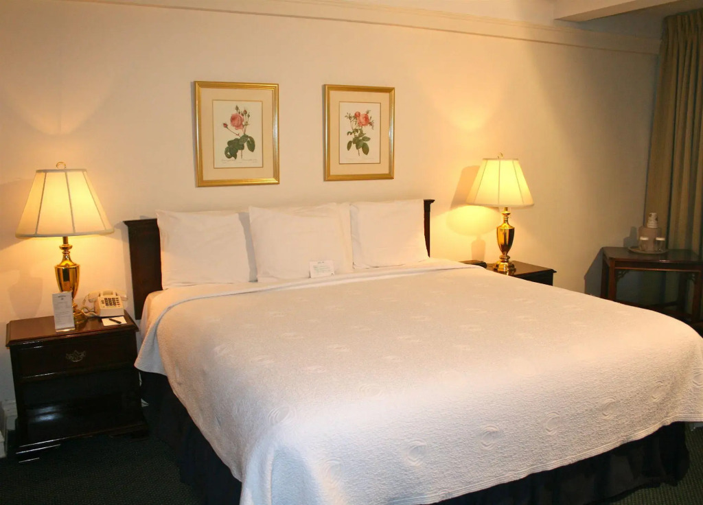 Salisbury Hotel