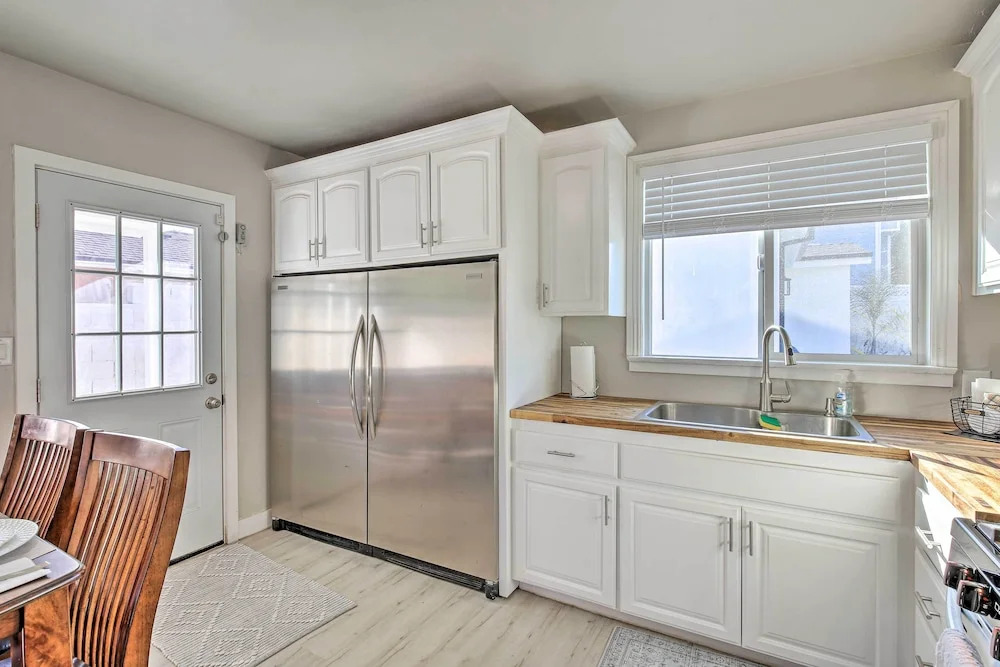 Norwalk Retreat w/ Pool ~ 11 Mi to Disneyland Park