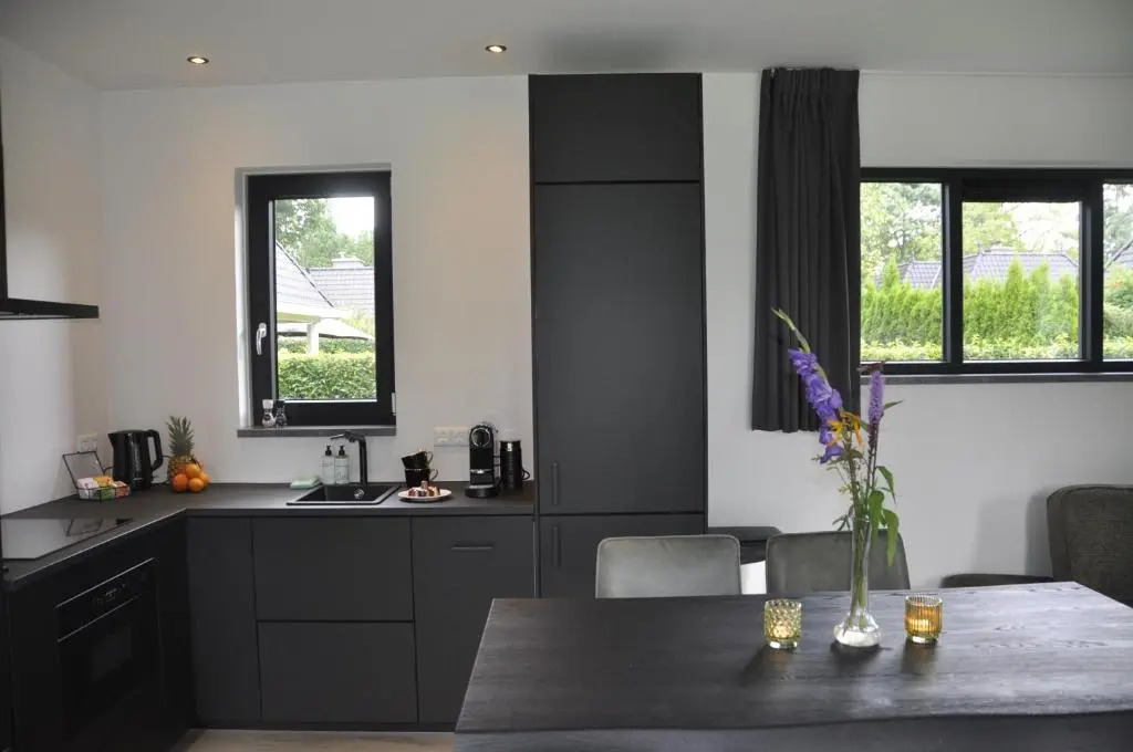 The Black Oak - Luxe bungalow met prive sauna