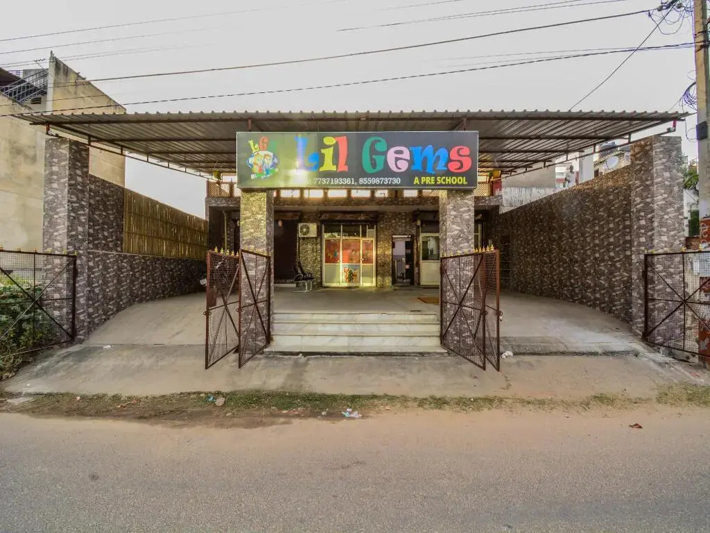 Hotel Sapphire Palace by OYO Rooms
