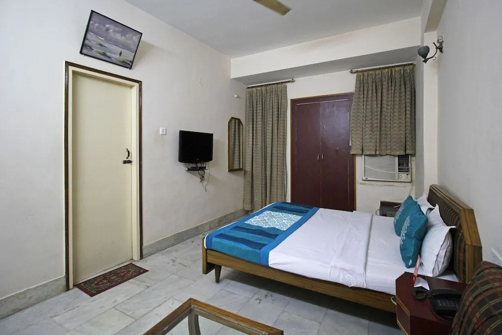 OYO 10400 Hotel The Ambassador