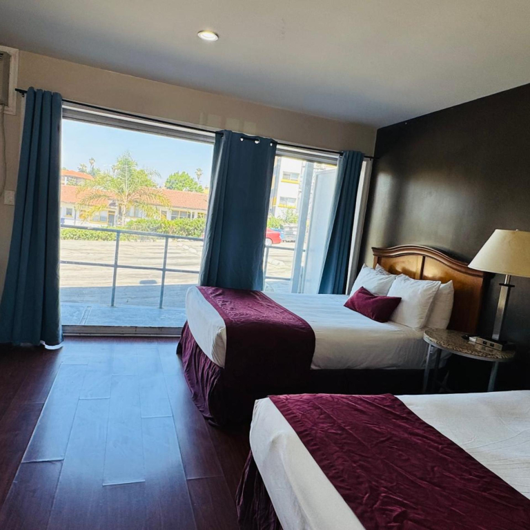 Holiday Lodge
