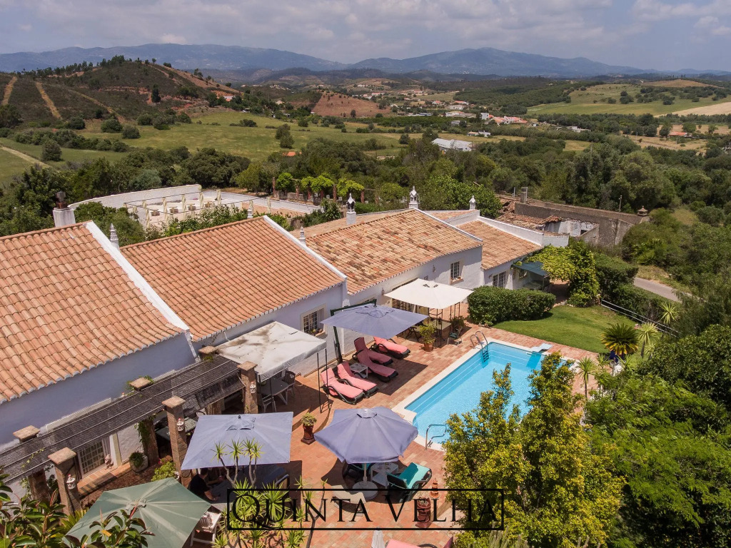 Gorgeous Holiday Home With Swimming Pool