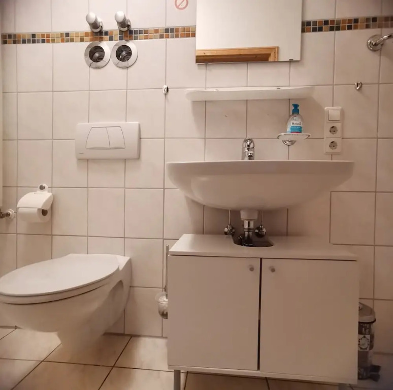 Charming 2-room Apartment Lakenear, Fewo am See