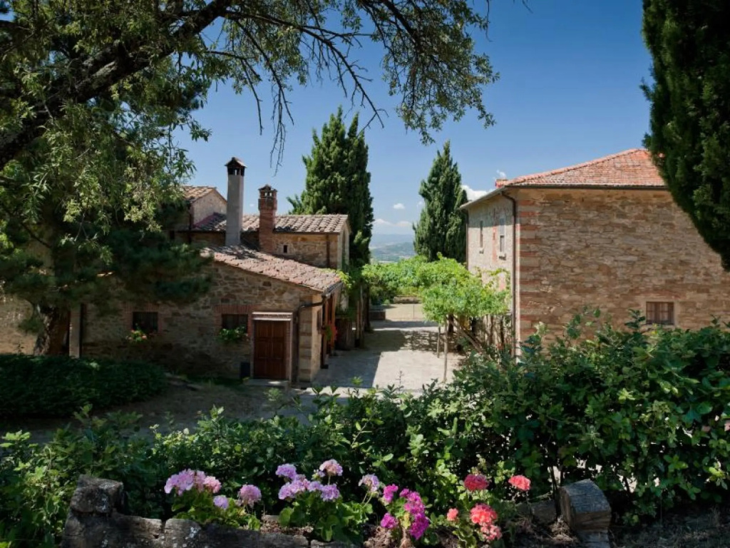 Sleeps: 12 (6 bedrooms, 6 bathrooms) 450 m2. Private garden and the pool (5x12 mts – 1,30mts depth),-VILLA LEOPOLDINA