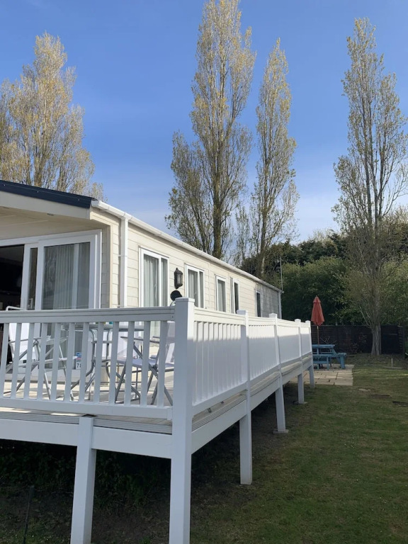 Caravan - Sleeps 6 - Patio, Parking