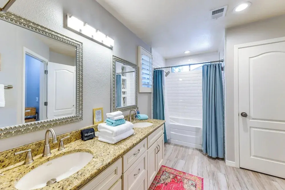 Relax Poolside & Golf: Family Gem in North Phoenix