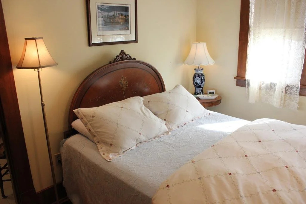 DeBourge Guesthouse