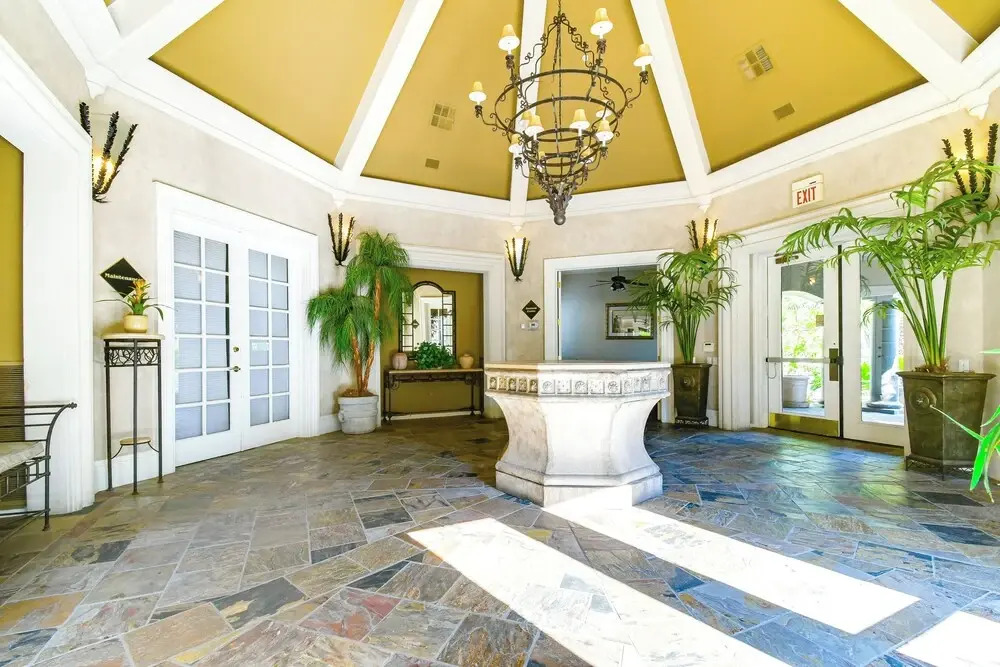 3 Mi to Tpc: Chic Condo w/ Pool Access & Grills