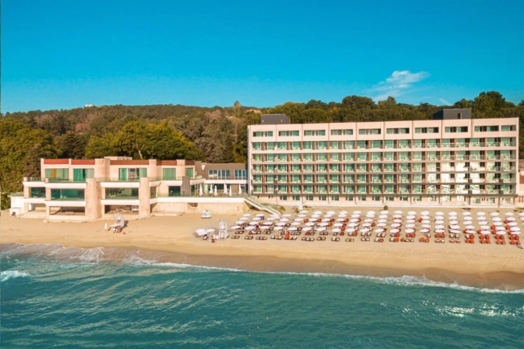 Marina Hotel, Sunny Day