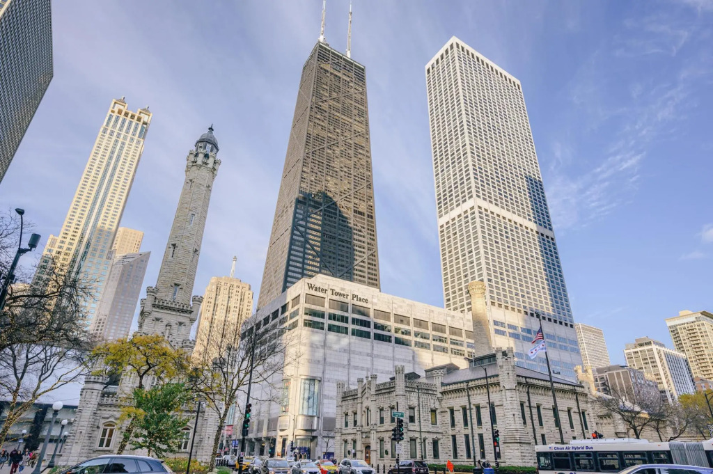 Chicago | Spacious Studio Near Loyola & Shops at North Bridge