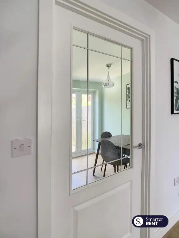 Wokingham - 2 Bed House with Garden