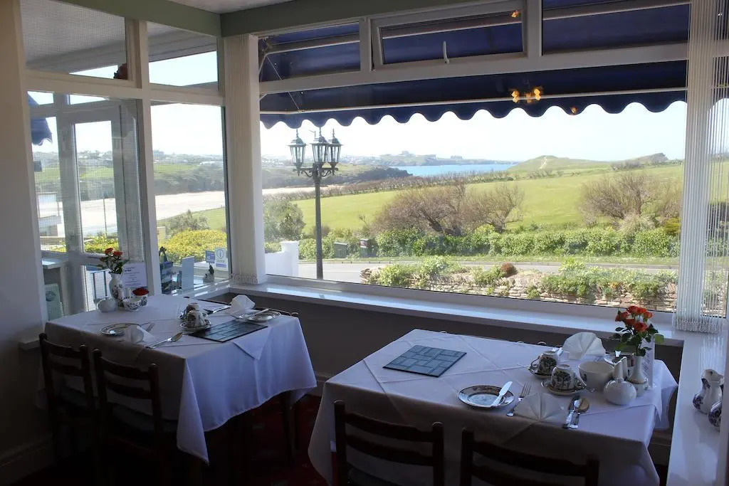 Rolling Waves Hotel - Guest house