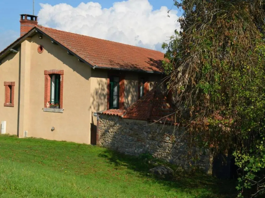 Gîte spacieux en campagne avec jacuzzi, sauna et jeux extérieurs - FR-1-496-52
