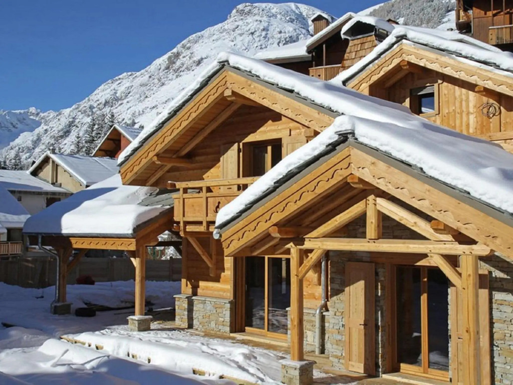 Delightful 14-person chalet with sauna and pool in Les Deux Alpes