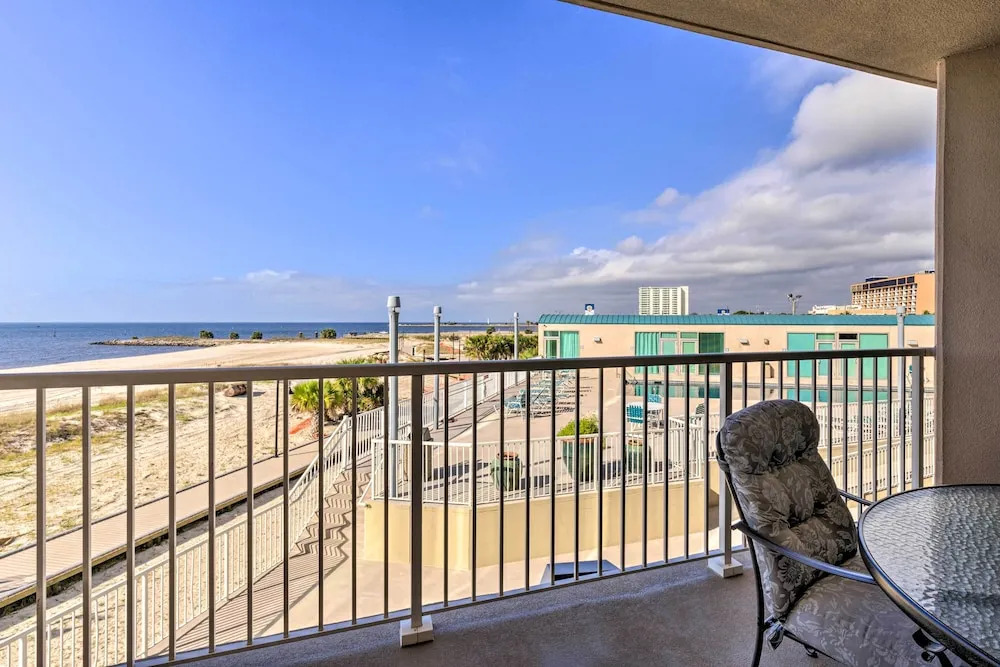 Sunny Beachfront Biloxi Condo w/ Resort Amenities!