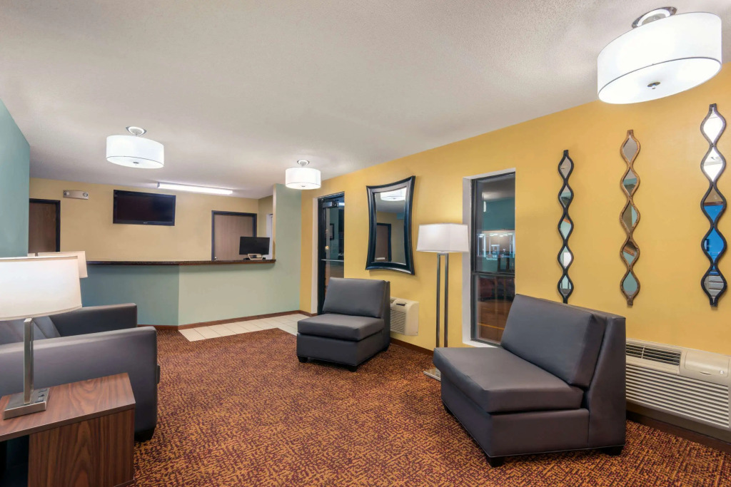 Super 8 by Wyndham Wakeeney