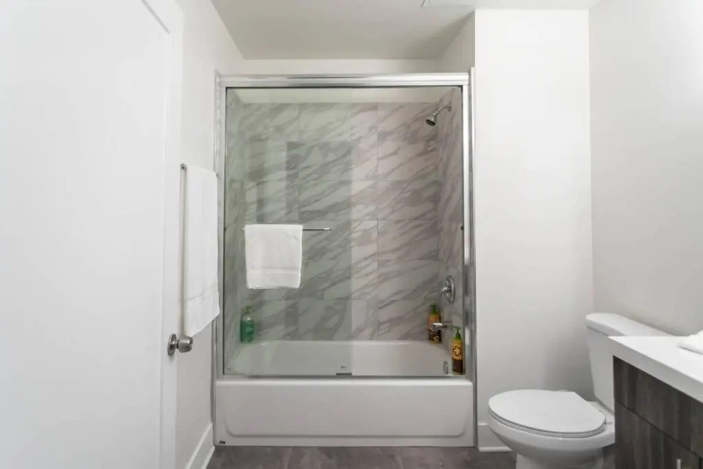 McCormick Place modern 2br-2ba Loft with optional parking for 6 guests