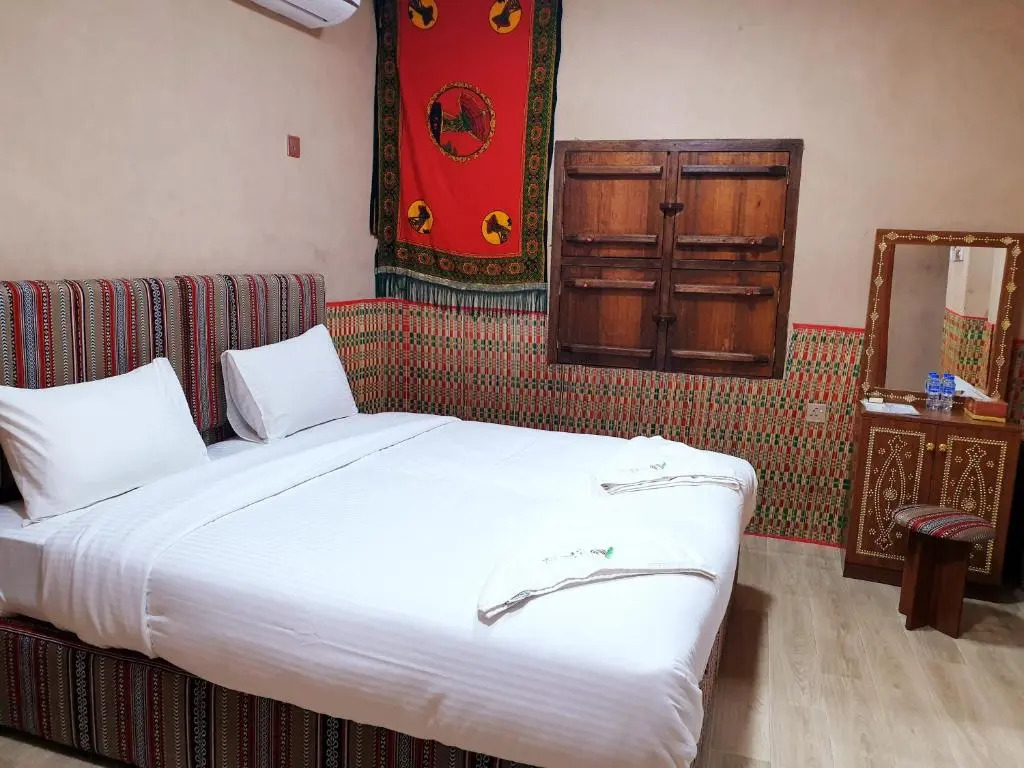 Bustan inn by Alley Escape