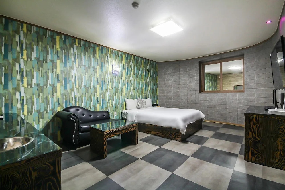 Hotel Lie