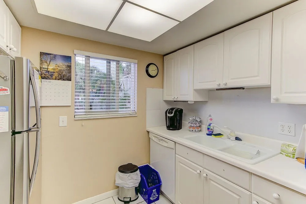 Sunset Royale 100 2 Bedrooms 2 Bathrooms Apts