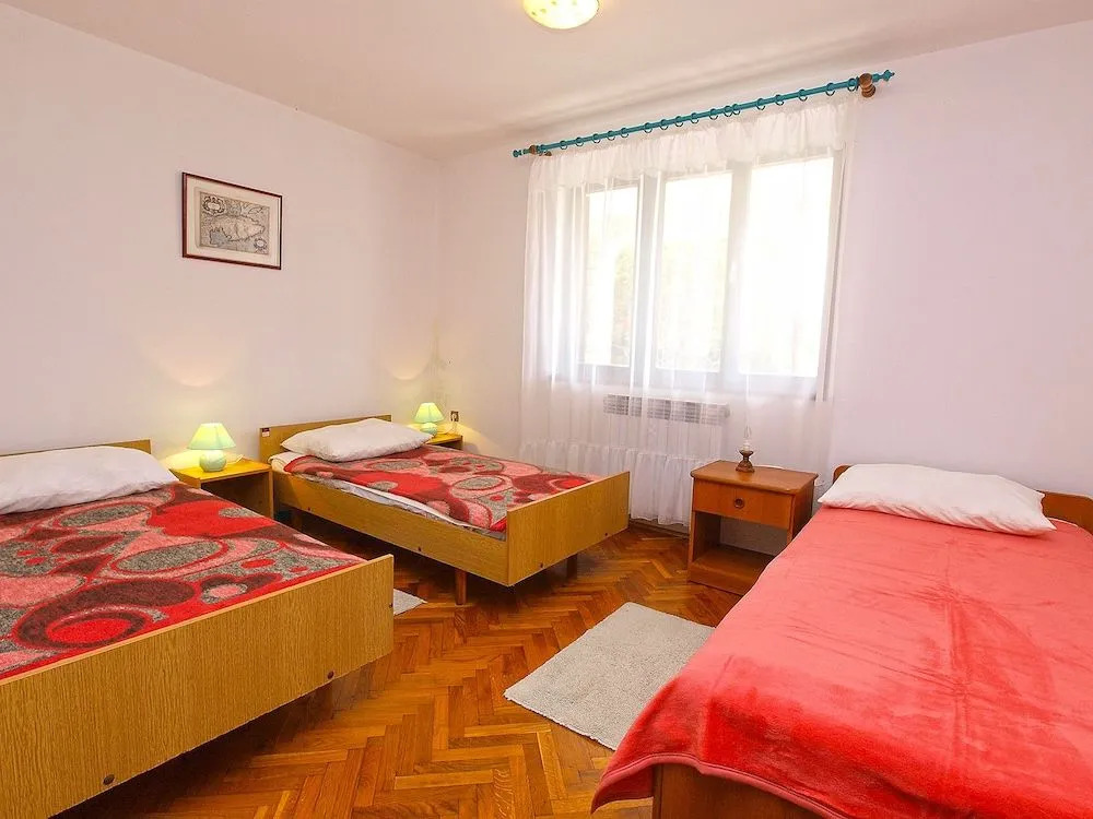 Apartment 864