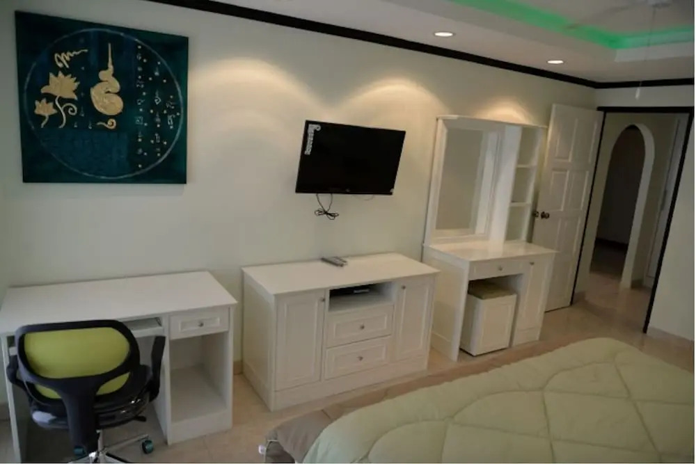 Jomtien Beach Fully Equipped Condominium 3rd Floor Apartment