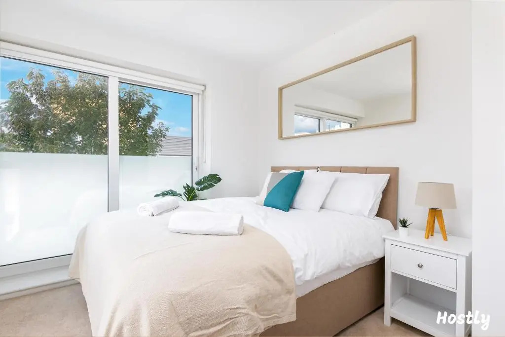 Elephant Court - Comfortable, spacious house with parking