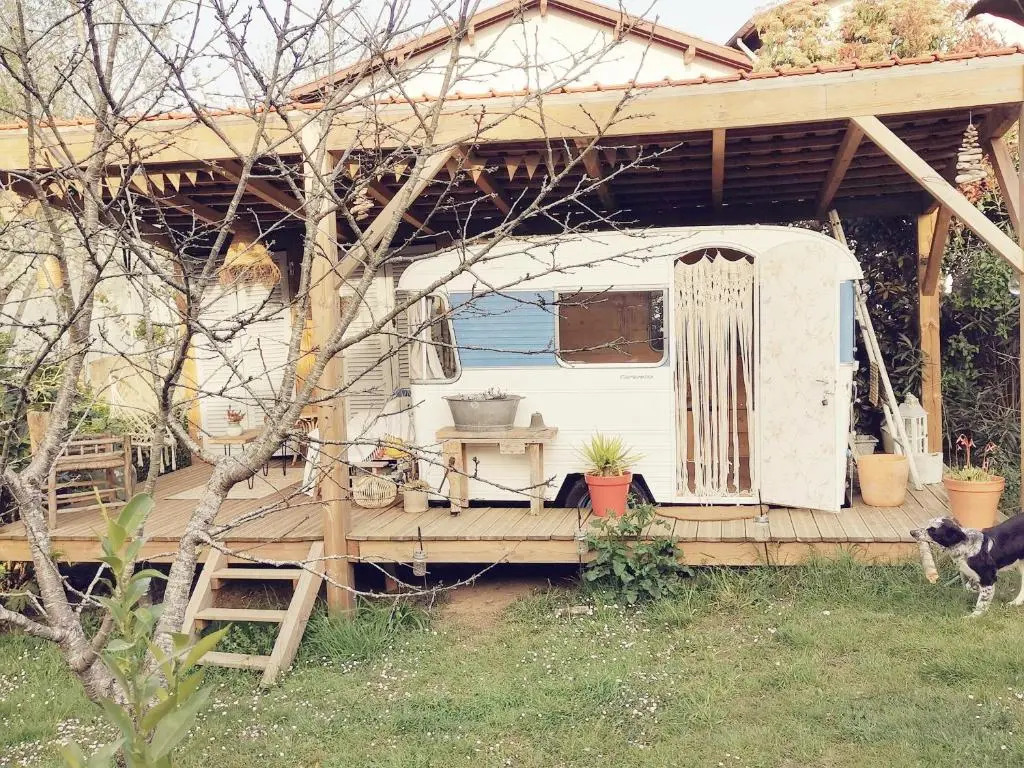 Gite Azkendantza 2a6 Pers Avec Caravane Insolite