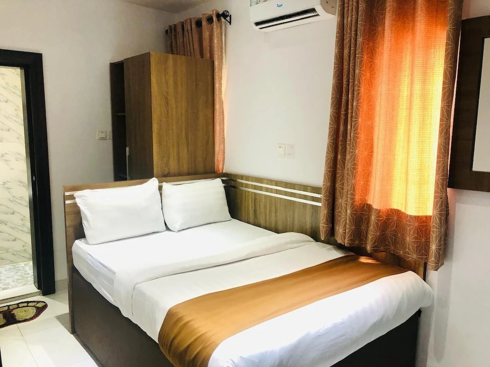 Tillz Hotels