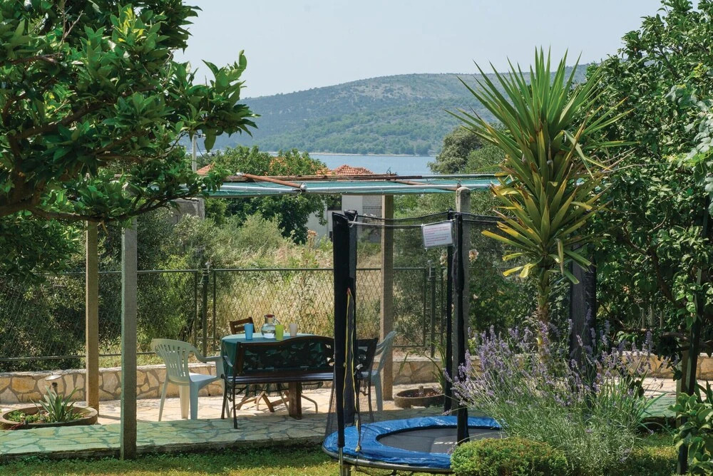3 Bedroom Beautiful Home In Seget Vranjica