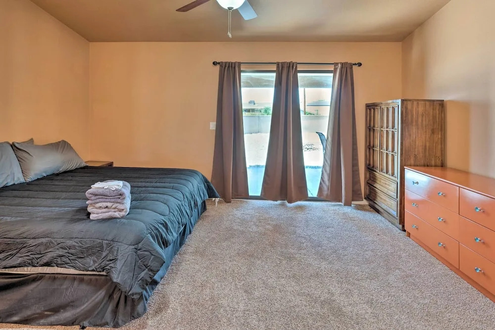 5 Mi to Beach & Marina: Lake Havasu Getaway!