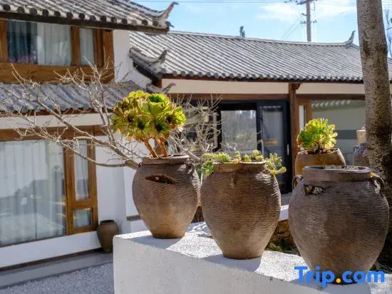 Shuiyuejinghua Homestay (Lijiang Sanyi International Airport)