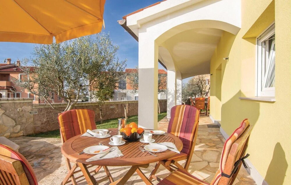 Awesome Home in Vodnjan With 4 Bedrooms, Outdoor Swimming Pool and Wifi