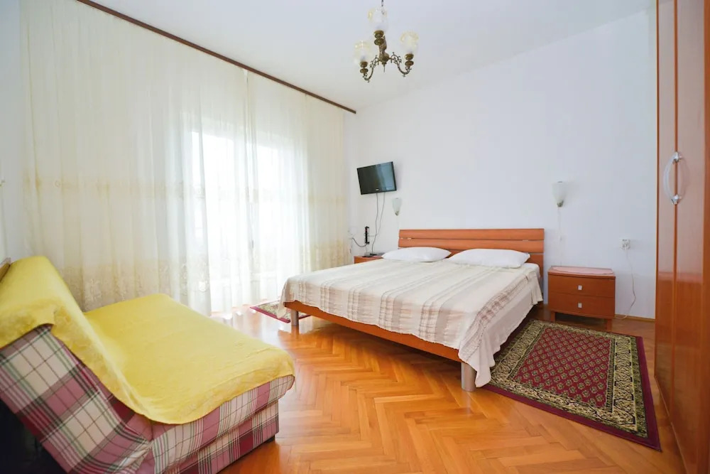 Spacious 4 Apartment for 5 Persons w 2 Terraces, 2 Bedrooms, 2 Bathrooms
