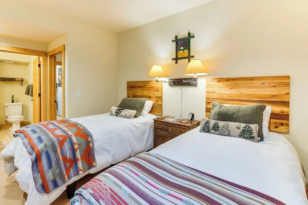 Stunning Views! Ski-In/Out Mountain Village Cabin