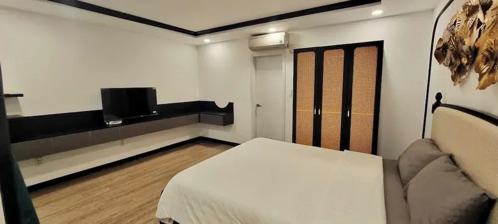 Sargon D'Luxe