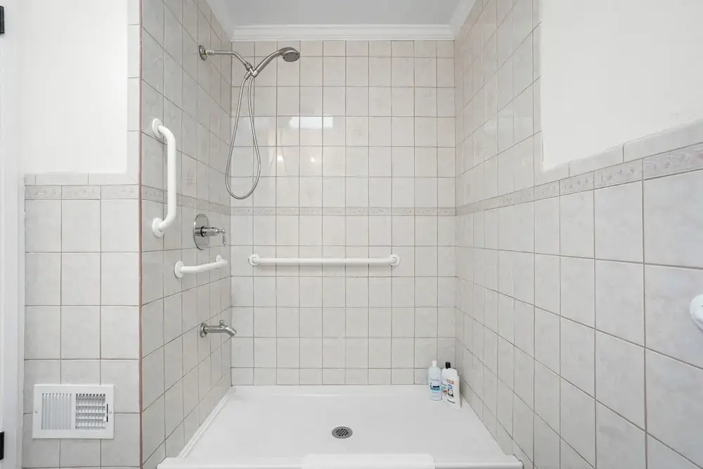 4 beds Private Unit Near BeachWalk, Golf, Trail