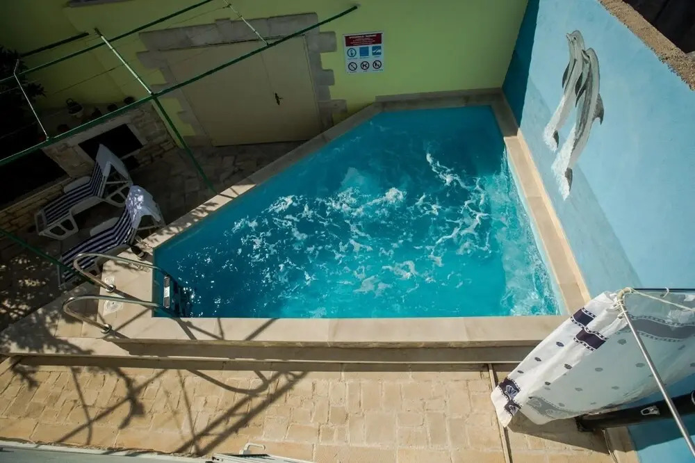 Jaka 2 - With Pool - H