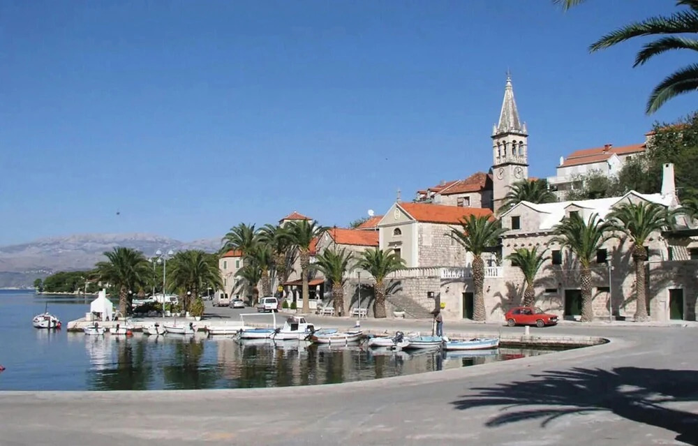 Amazing Home in Splitska With 3 Bedrooms, Wifi and Outdoor Swimming Pool