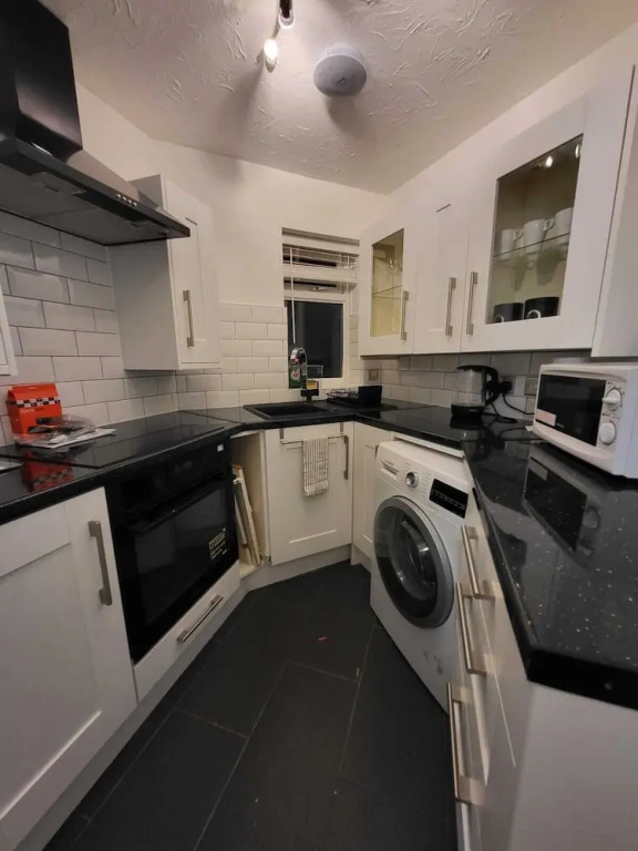 Lovely 2-bed Apartment in Grays