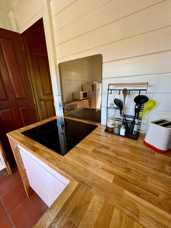 Bungalow Gaspardo , 2 chambres climatisées , à 2 mins à pied de la plage , wifi , jardin clos, parking ,sans vis-à-vis , Le Carbet