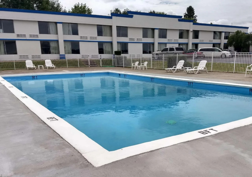 Studio 6 Suites Clarion, PA