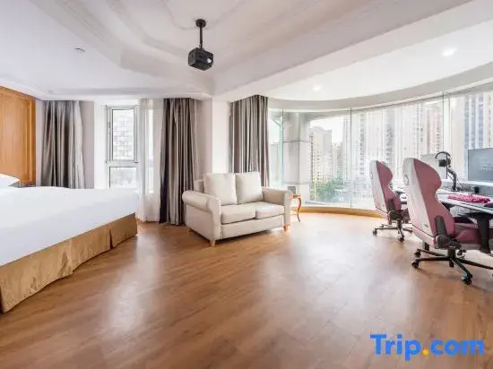 MAX E-Sports Hotel (Baolong Plaza)