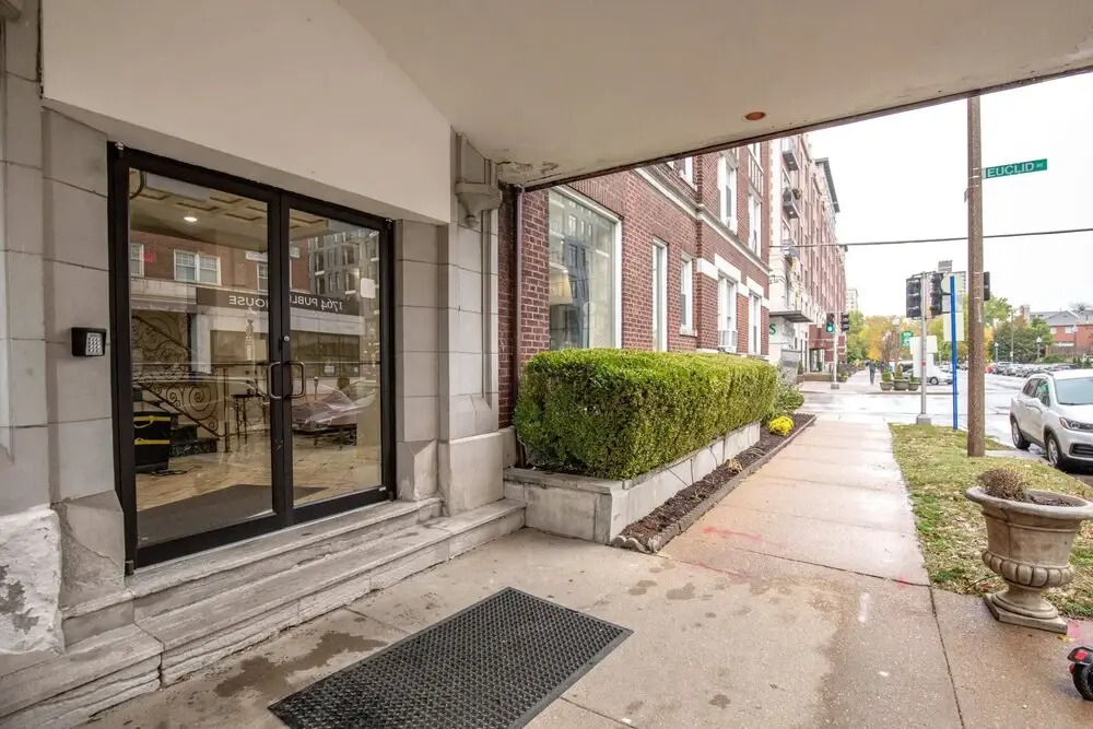 Cozy CWE Apts near BJC by Zencity