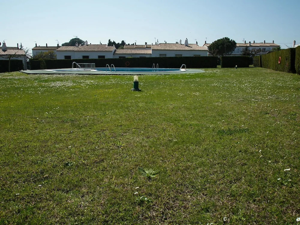 Spacious Holiday Home in Torroella de Montgrí With Swimming Pool