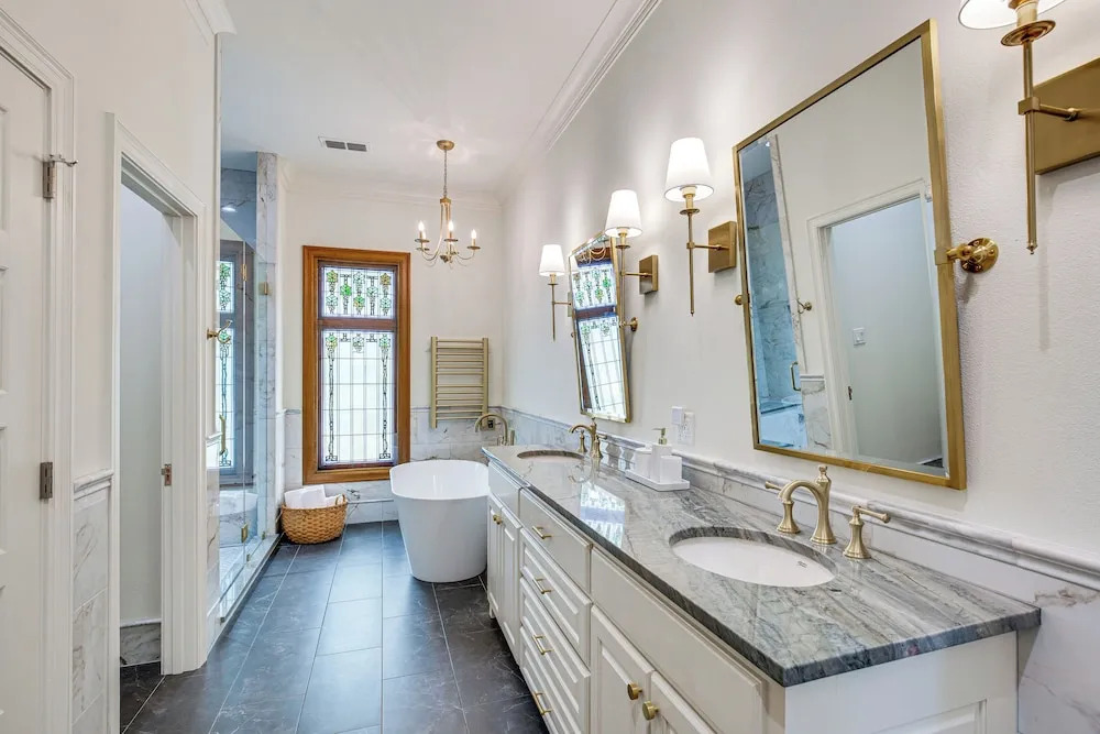 Historic Charnwood Guest House- 1 Mile to Downtown
