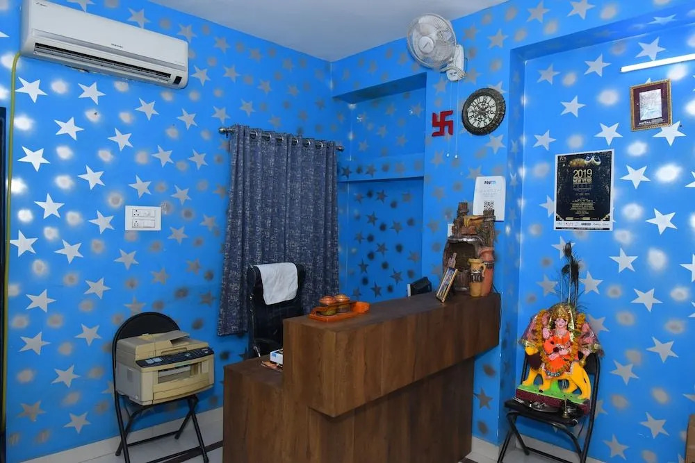 Oyo 38412 Kavya International