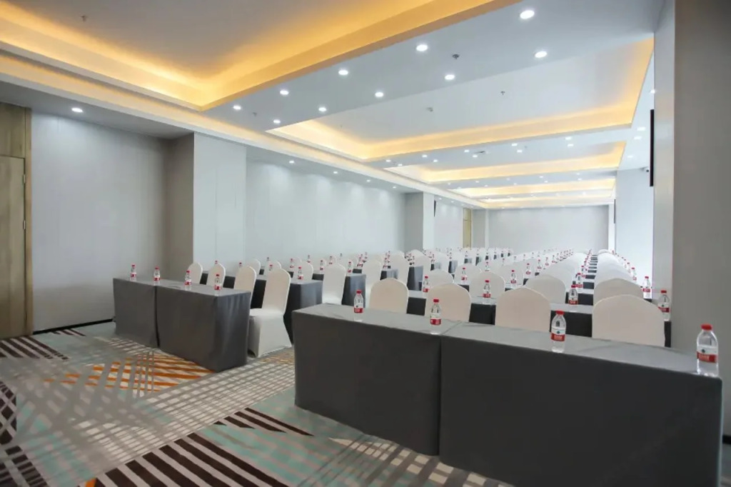 Echeng Hotel (Changchun Yiqi, West High-speed Railway Station)